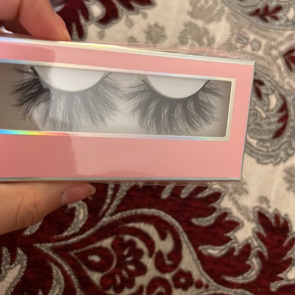 lashes - Picture 2 of 3